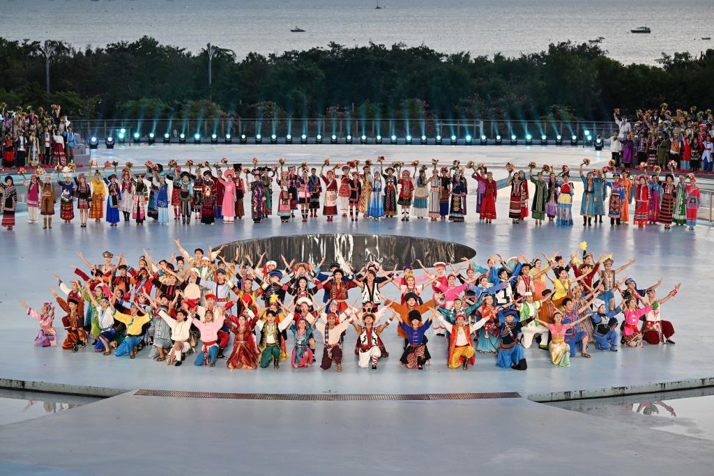 這是11月26日拍攝的聯(lián)歡晚會現(xiàn)場。新華社記者 郭程 攝