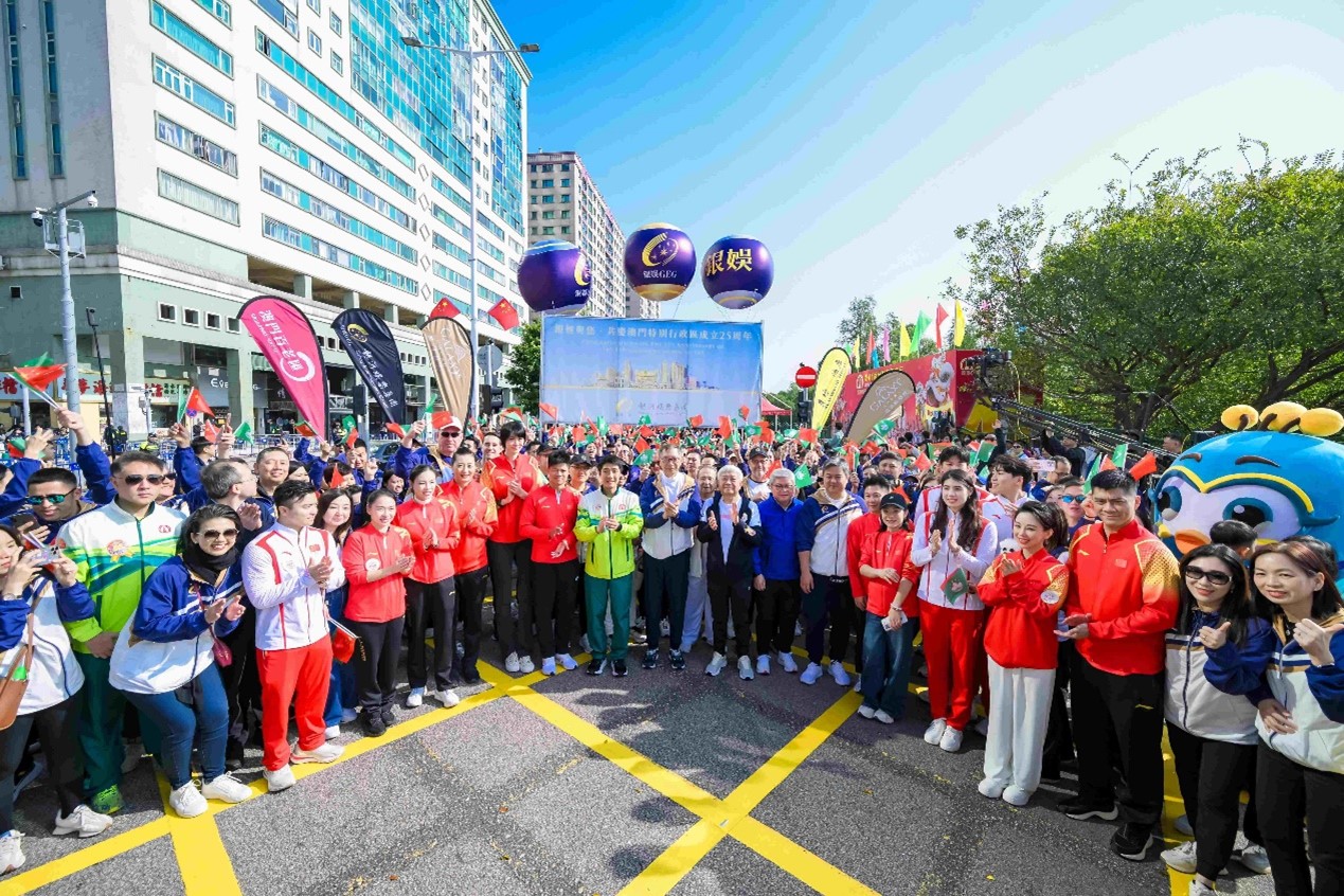 圖為國家金牌運(yùn)動(dòng)員參與澳門公益金百萬行活動(dòng)。主辦方供圖