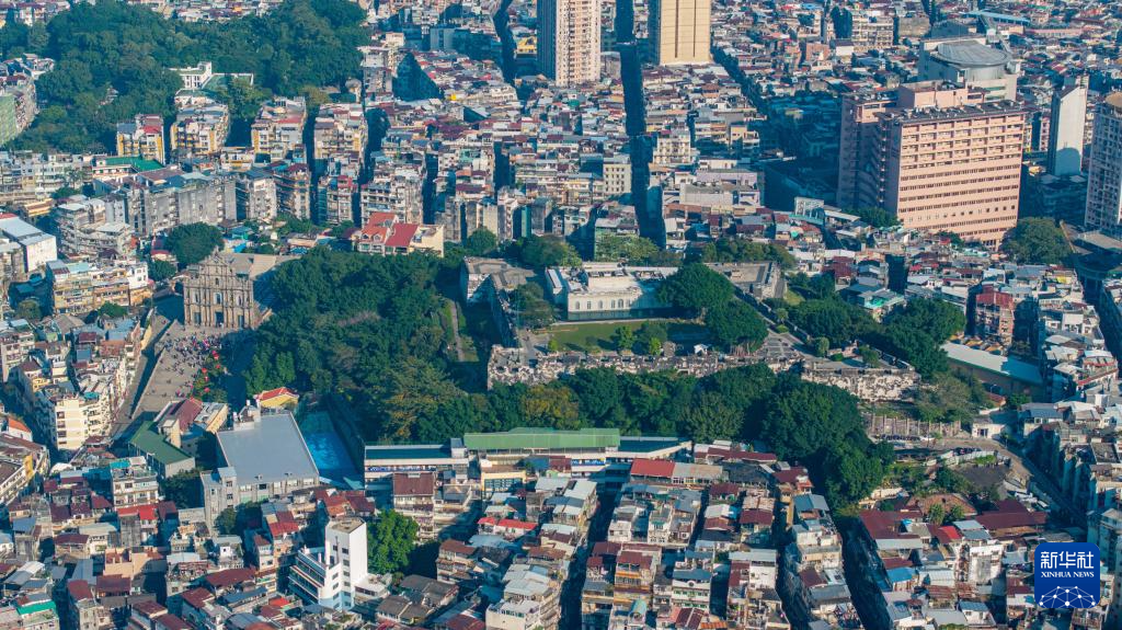 12月2日，澳門(mén)大三巴、大炮臺(tái)一帶的景色（無(wú)人機(jī)照片）。