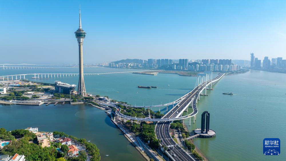 12月11日，澳門旅游塔、西灣大橋一帶的景色（無人機照片）。