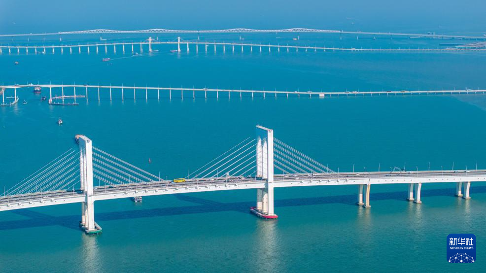 12月11日，澳門四座大橋（無人機(jī)照片）。