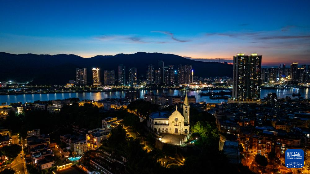 7月5日，澳門主教山小堂、珠海一帶的景色（無(wú)人機(jī)照片）。