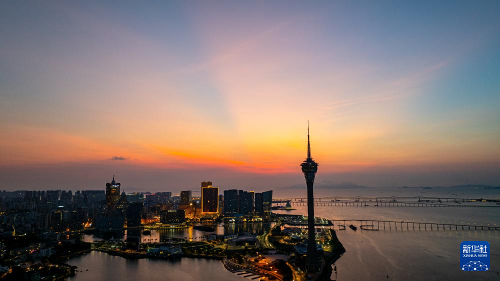 8月8日，澳門半島的晨曦（無人機(jī)照片）。