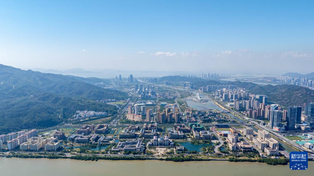 12月4日，澳門大學(xué)橫琴校區(qū)和橫琴一帶的景色（無人機(jī)照片）。