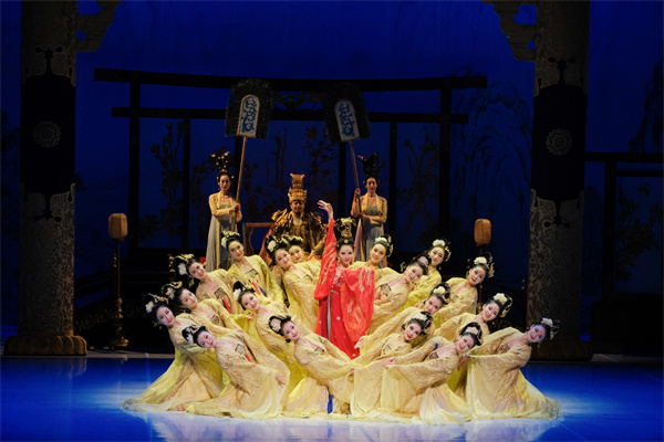 舞劇《李白》演出現(xiàn)場(chǎng)。中國(guó)對(duì)外文化集團(tuán)有限公司供圖
