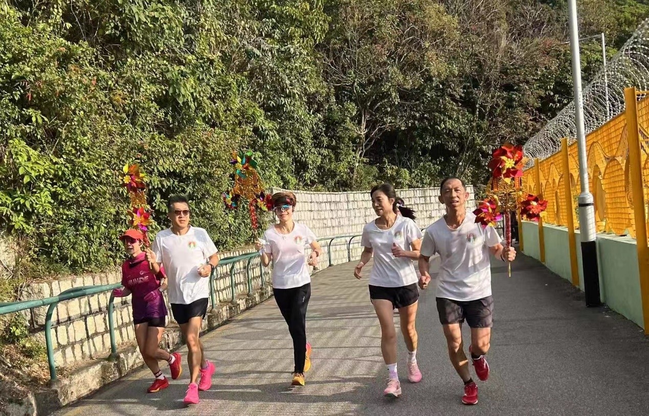 澳門松山晨運(yùn)好友會(huì)的跑友們開年第一跑。受訪者供圖