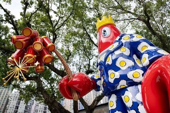 益隆炮竹廠舊址手持炮竹的“龍蝦先生”。澳門(mén)特區(qū)政府旅游局供圖