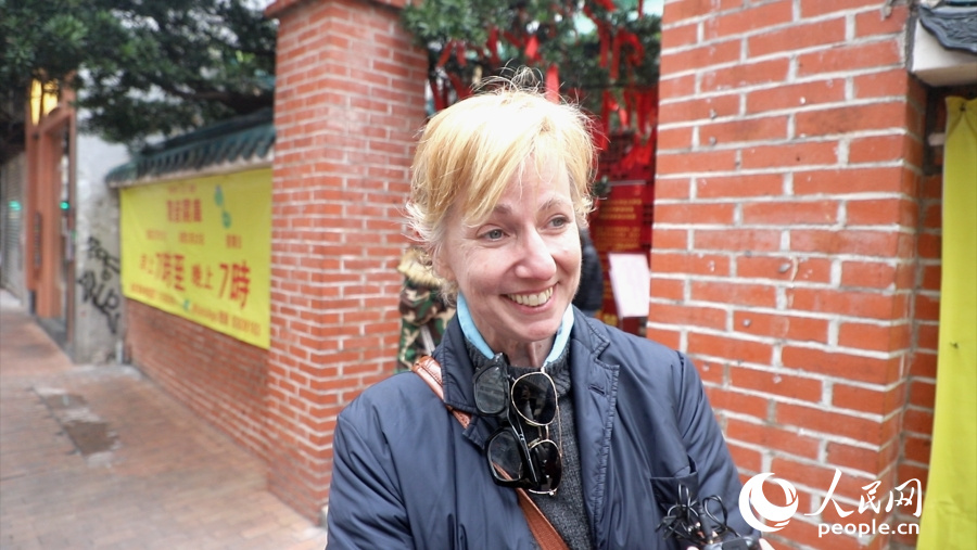 旅居香港的詹妮·佩爾蒂埃接受采訪。劉語涵攝