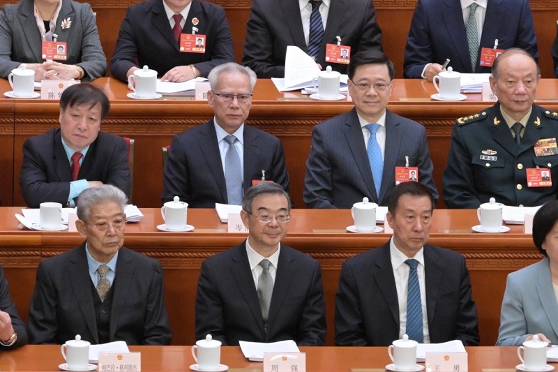 岑浩輝在北京列席十四屆全國(guó)人大第三次會(huì)議開(kāi)幕會(huì)。澳門(mén)特區(qū)政府新聞局供圖