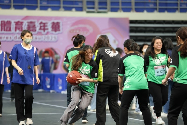 圖為參與活動(dòng)的女青年們活力四射。主辦方供圖