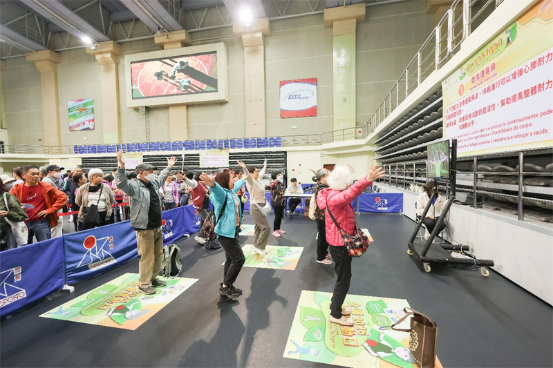 圖為澳門長(zhǎng)者踴躍參與“運(yùn)動(dòng)日”活動(dòng)。（澳門特區(qū)體育局供圖）