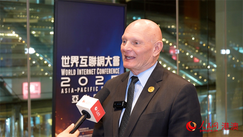 圖.全球移動通信系統(tǒng)協(xié)會首席執(zhí)行官洪曜莊接受人民網(wǎng)專訪。人民網(wǎng) 吳宇揚揚 攝