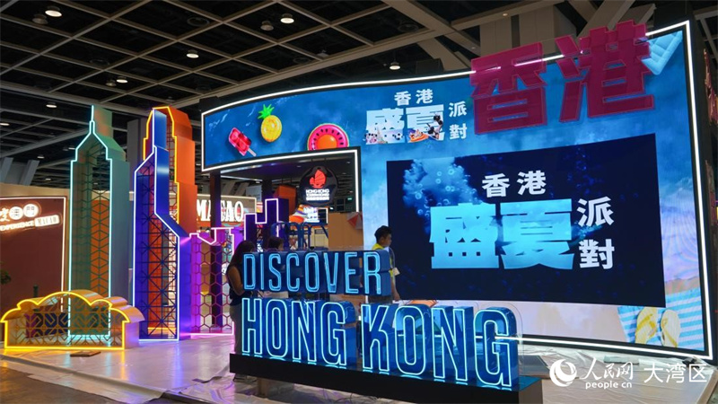 香港展位推廣“盛夏派對(duì)”主題活動(dòng)。人民網(wǎng) 吳宇揚(yáng)揚(yáng) 攝