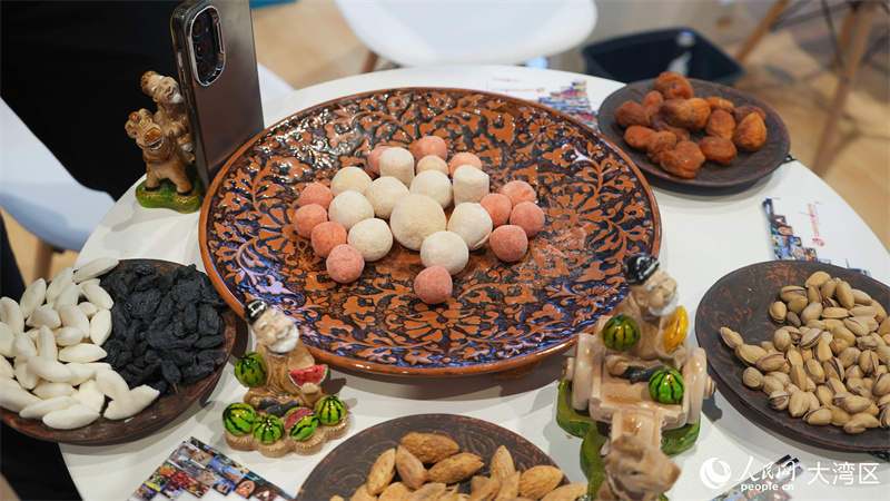 首次參展的烏茲別克斯坦推廣特色食品。人民網(wǎng) 吳宇揚揚攝