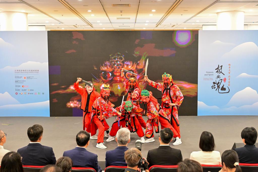 這是6月13日在展演開幕典禮上拍攝的萍鄉(xiāng)耍儺神表演。新華社記者 朱煒 攝