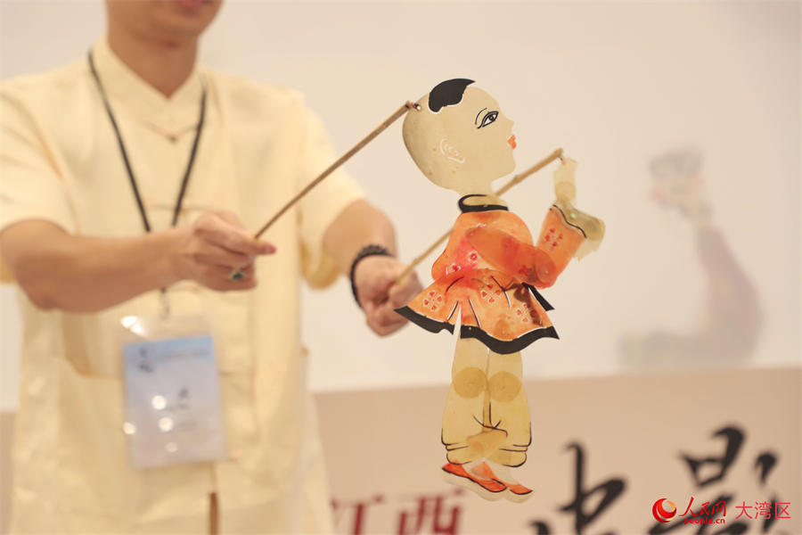 江西湘東皮影戲。人民網 吳宇揚揚攝