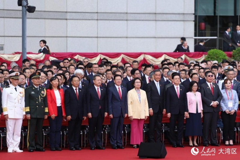 主禮嘉賓與社會(huì)各界人士共同見證這一莊嚴(yán)時(shí)刻。人民網(wǎng) 吳宇揚(yáng)揚(yáng)攝