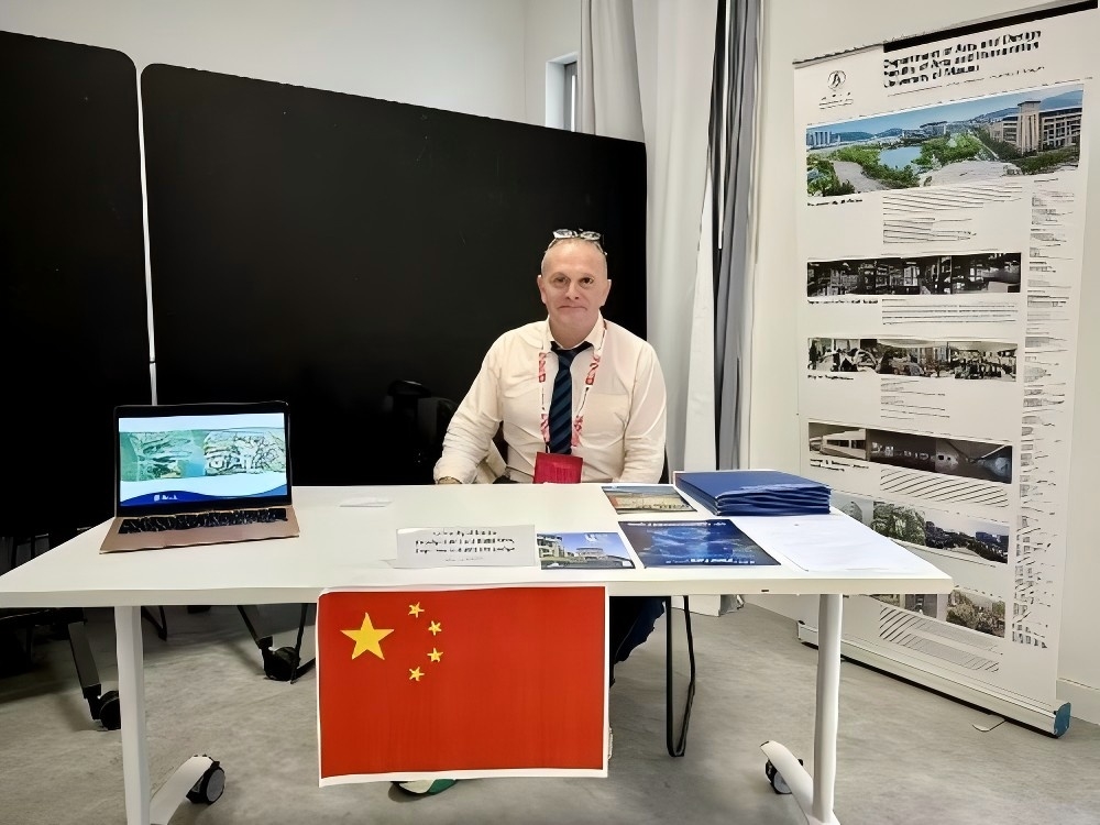 圖為澳門大學(xué)副教授Michael Whittle在法國參加大會(huì)。澳門大學(xué)供圖