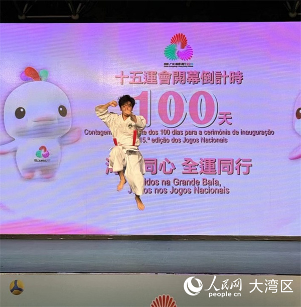 圖為空手道運動員表演。人民網(wǎng)記者 富子梅攝