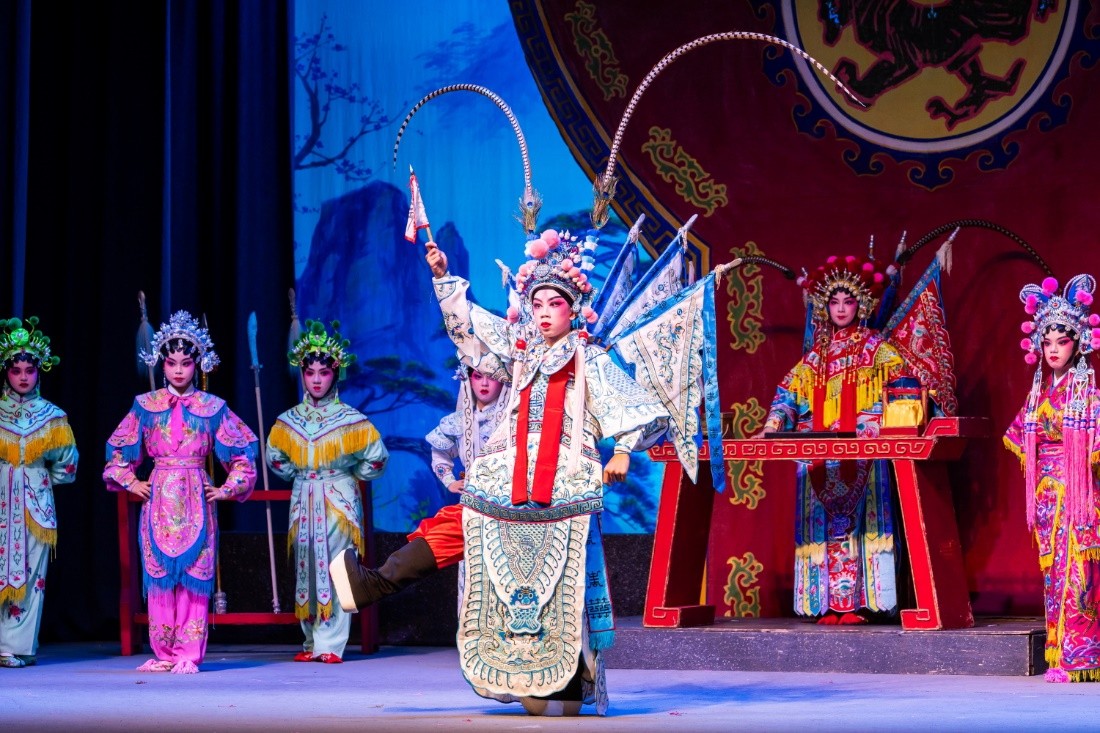 圖為澳門學生演出《滿門忠烈楊家將》，展現(xiàn)藝術學習成果。澳門特區(qū)文化局供圖