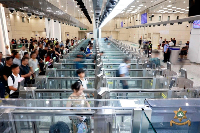 圖為橫琴口岸驗放大廳的自助通道。澳門特區(qū)治安警察局供圖