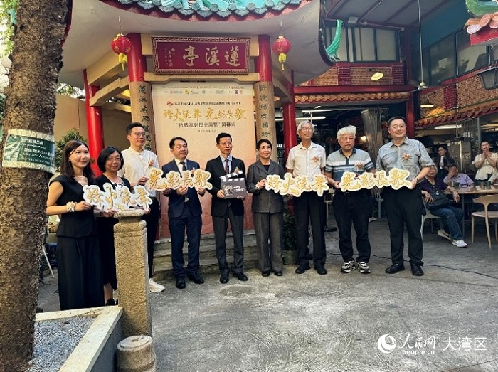 “抗戰(zhàn)電影歷史展覽”在澳門(mén)新橋花園開(kāi)幕。人民網(wǎng)記者 富子梅攝