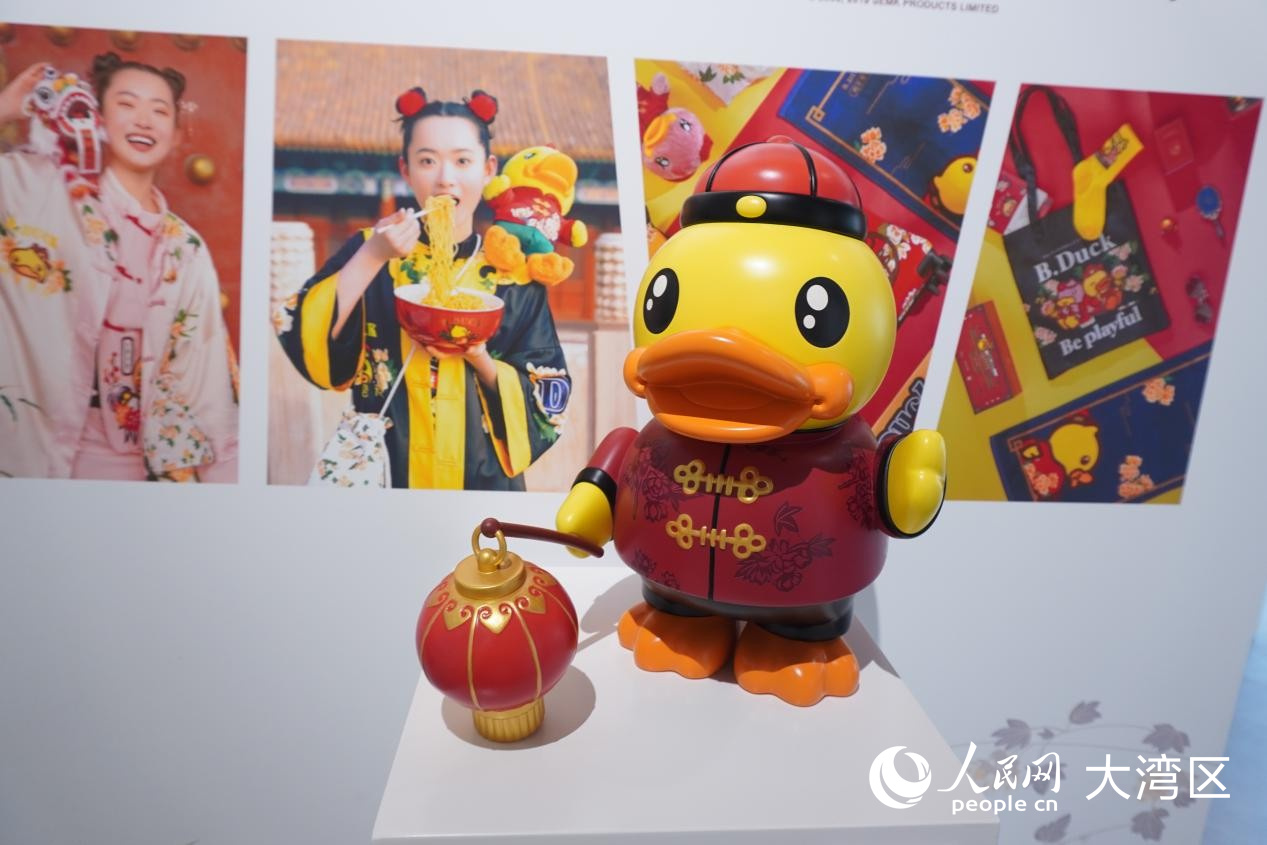 故宮聯(lián)名小黃鴨形象。 周錦佳攝