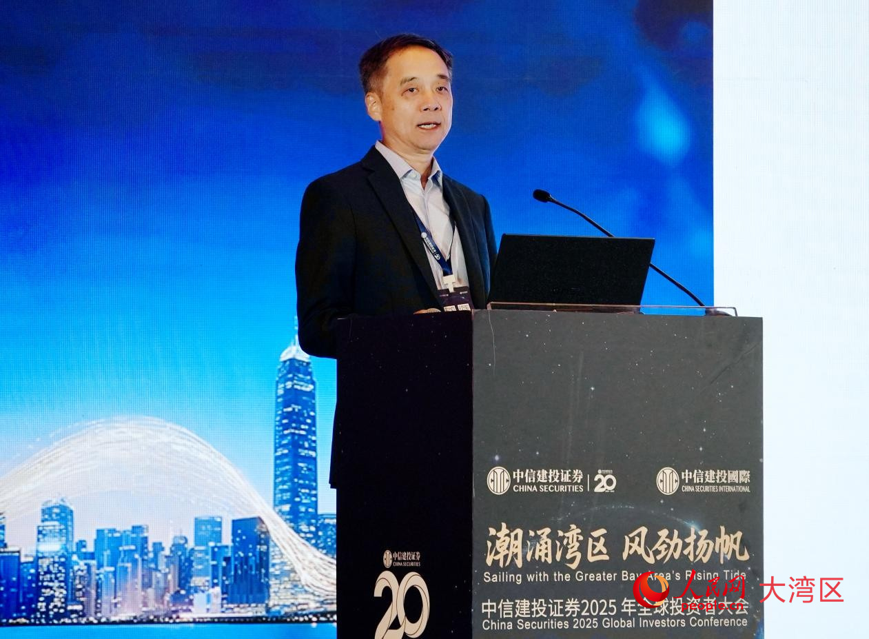 深圳灣實驗室轉(zhuǎn)化顧問、元啟生物制藥創(chuàng)始人及行政總裁丁元華現(xiàn)場分享。人民網(wǎng) 嚴小晶攝