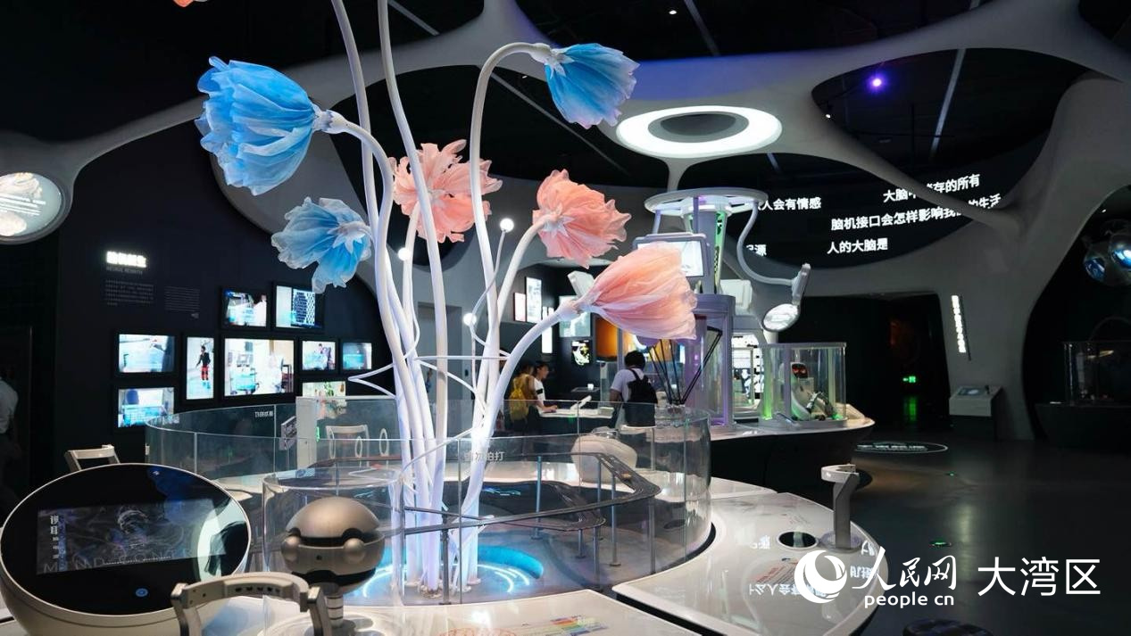 腦電波感應(yīng)互動(dòng)裝置。 人民網(wǎng) 俄布拉依攝