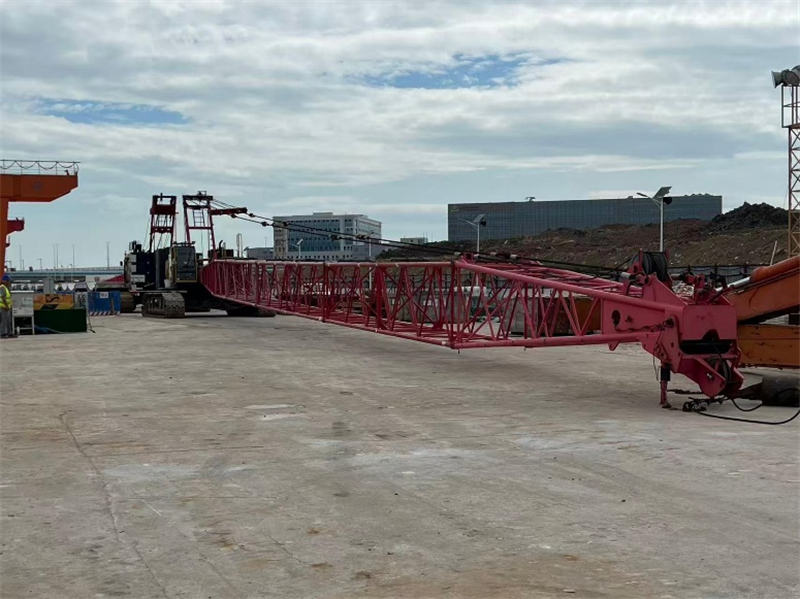 圖為有關(guān)施工現(xiàn)場做好防風(fēng)準(zhǔn)備。澳門特區(qū)公共建設(shè)局供圖