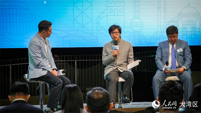 香港特區(qū)政府“一帶一路”專員何力治在專題討論中作分享。人民網(wǎng) 吳宇揚(yáng)揚(yáng) 攝