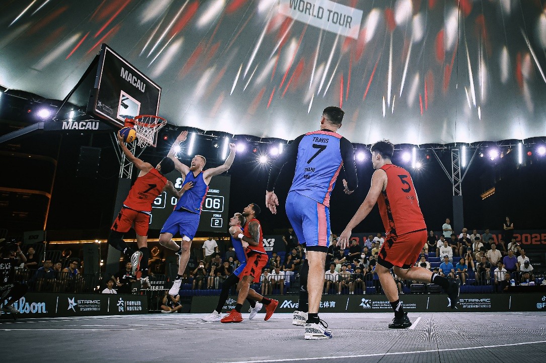 圖為瑞士盧加諾隊(duì)與美國邁阿密隊(duì)上演精彩對決。主辦方供圖