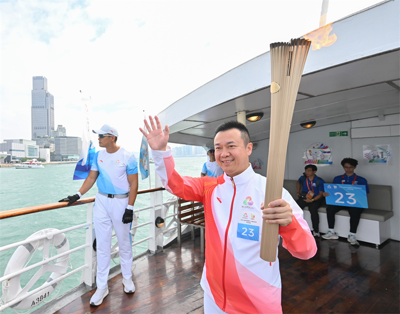 第23棒、香港女子乒乓球隊(duì)教練李靜。香港特區(qū)政府新聞處供圖