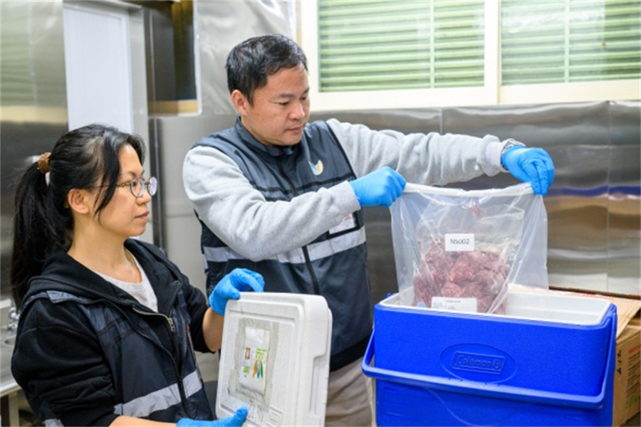 食材完成檢驗(yàn)檢疫，運(yùn)進(jìn)澳門專倉保存。澳門特區(qū)政府新聞局供圖