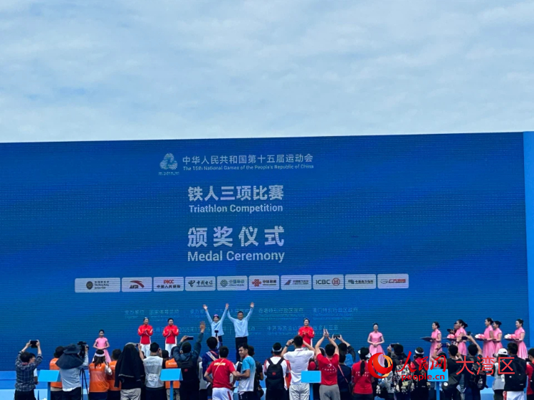 女子個(gè)人賽頒獎現(xiàn)場。人民網(wǎng) 余穎攝