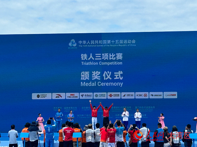 男子個(gè)人賽頒獎現(xiàn)場。人民網(wǎng) 余穎攝