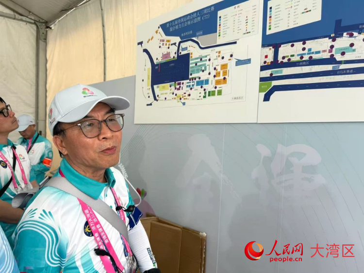 陳卓禧校長介紹義工服務(wù)。人民網(wǎng) 余穎攝