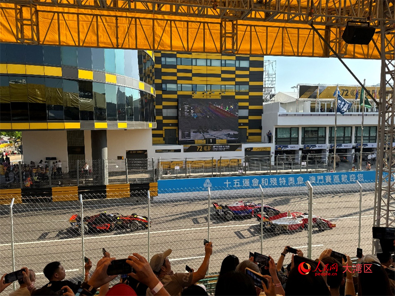 圖為第二屆國際汽聯(lián)FR世界杯的比賽現(xiàn)場。人民網(wǎng)記者 富子梅攝