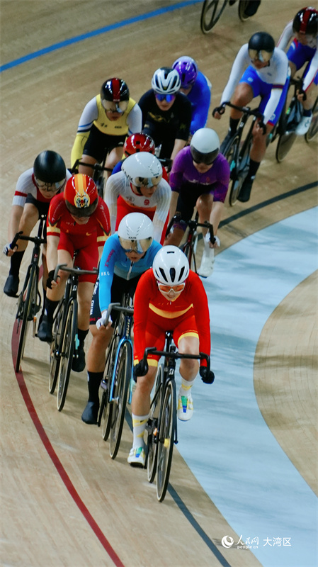 十五運(yùn)會(huì)場(chǎng)地自行車女子全能賽現(xiàn)場(chǎng)。人民網(wǎng) 嚴(yán)小晶攝