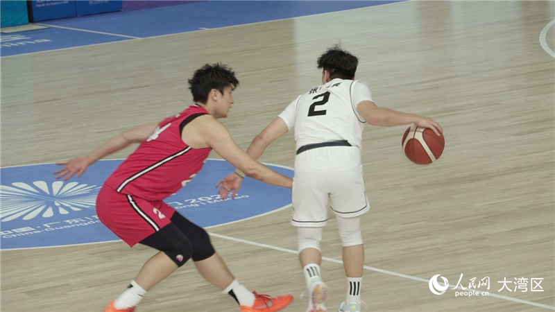 圖3.雙方展開對抗。實(shí)習(xí)生 張雨潔攝