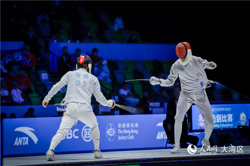 圖3.上海隊選手黃宇軒（右）與山東隊選手馬驍在比賽中。人民網 吳宇揚揚 攝