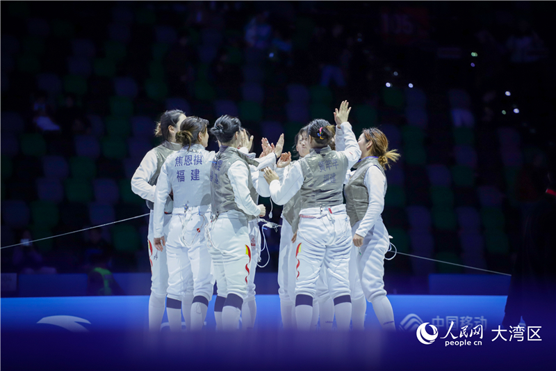 圖7.福建隊與山東隊選手賽后互相致意。人民網 吳宇揚揚 攝