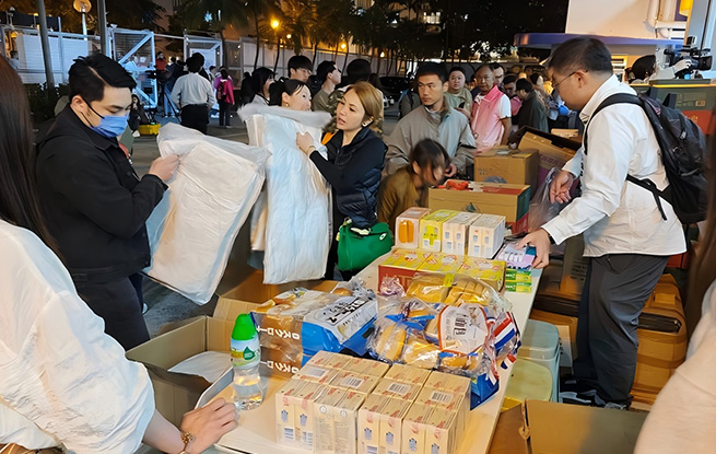 香港各方緊張救援大埔火災(zāi)