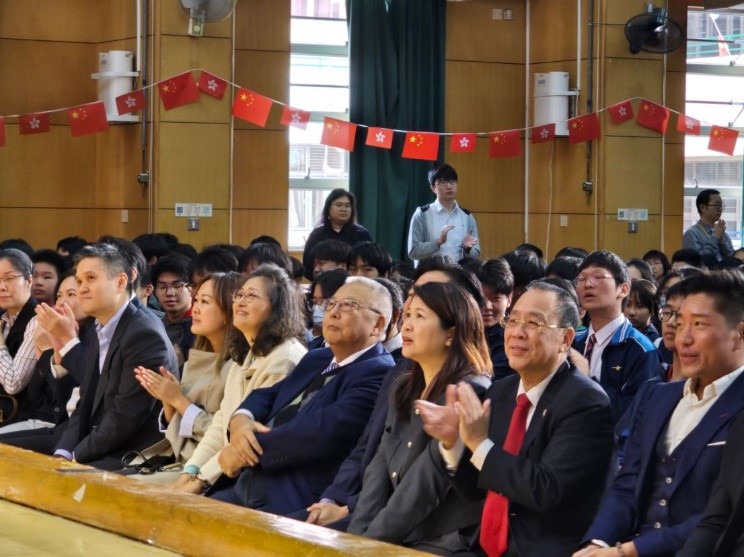 圖為出席主題講座的嘉賓被同學(xué)們的演講深深吸引。（主辦方供圖）