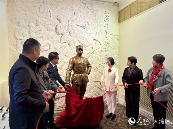 葉挺將軍銅像揭幕。人民網(wǎng)記者 富子梅攝