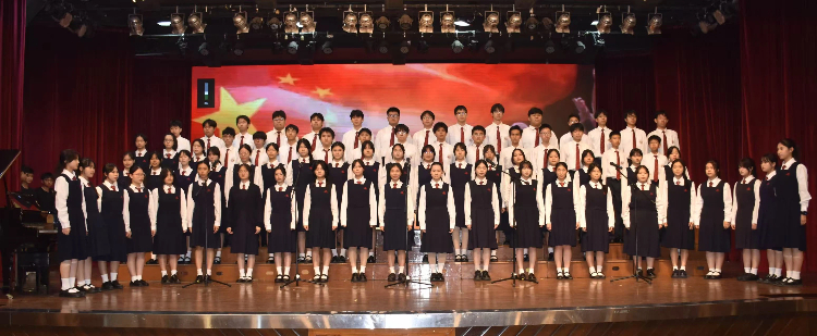 濠江中學(xué)合唱《在太行山上》《保衛(wèi)黃河》。主辦方供圖