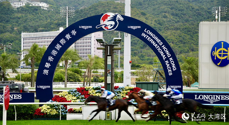 當(dāng)日首場(chǎng)焦點(diǎn)賽事“香港瓶”。人民網(wǎng) 吳宇揚(yáng)揚(yáng)攝