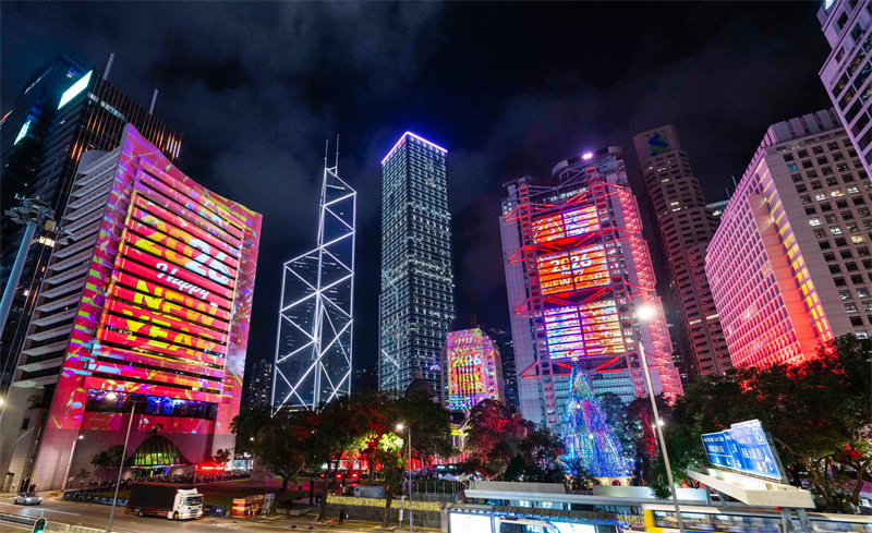 祝福語在樓宇間交替起舞。主辦方供圖