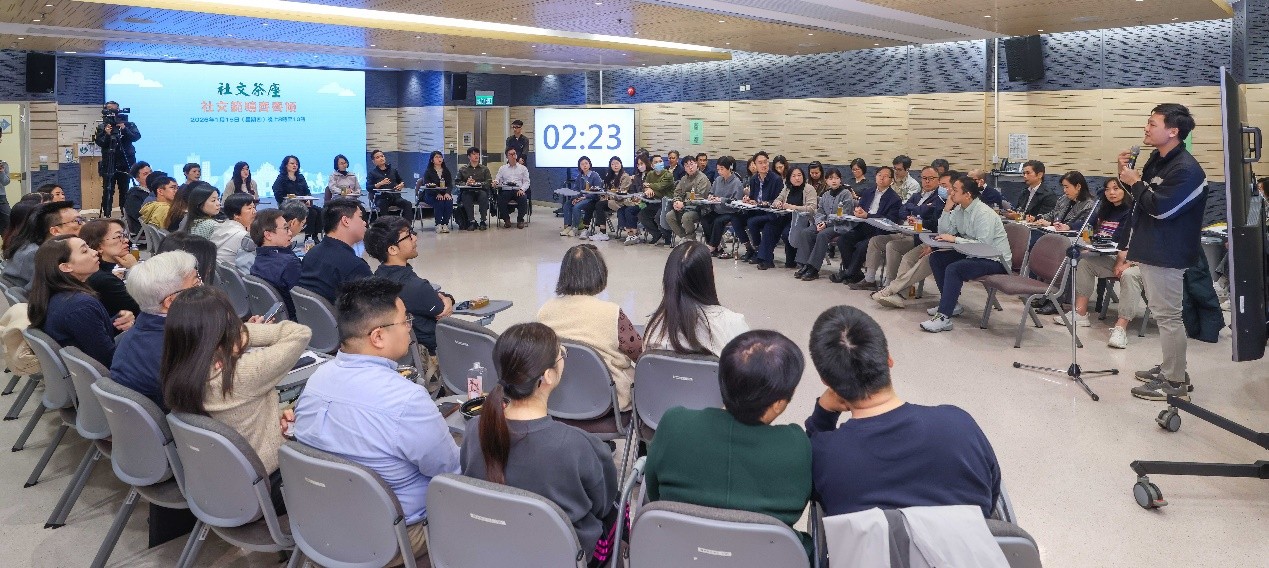 圖為首場(chǎng)“社文茶座·社文范疇齊齊傾”在青洲衛(wèi)生中心舉行。澳門特區(qū)衛(wèi)生局供圖