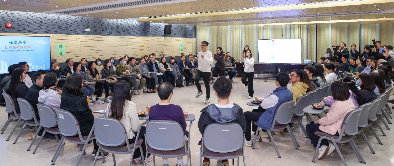 圖為現(xiàn)場安排工間操示范。澳門特區(qū)衛(wèi)生局供圖